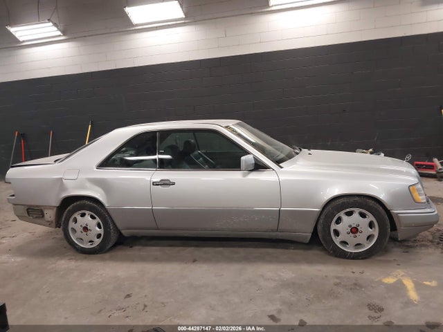 1994 Mercedes-benz E 320 მანქანა იყიდება აუქციონზე, vin: WDBEA52E1RC014928, აუქციონის ნომერი: 44287147