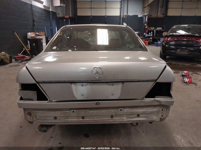 1994 Mercedes-benz E 320 მანქანა იყიდება აუქციონზე, vin: WDBEA52E1RC014928, აუქციონის ნომერი: 44287147
