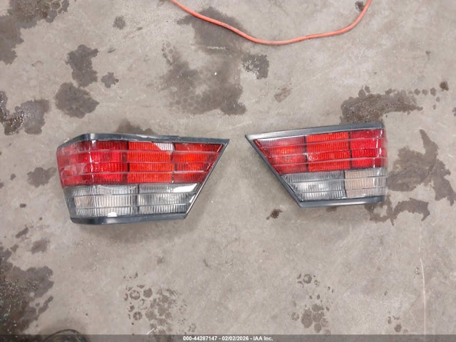 1994 Mercedes-benz E 320 მანქანა იყიდება აუქციონზე, vin: WDBEA52E1RC014928, აუქციონის ნომერი: 44287147