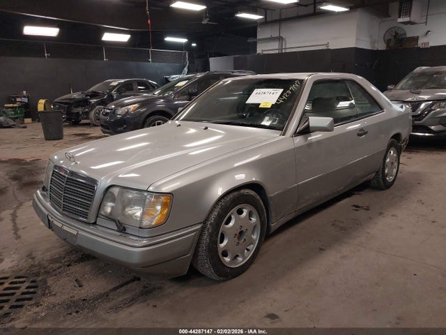 1994 Mercedes-benz E 320 მანქანა იყიდება აუქციონზე, vin: WDBEA52E1RC014928, აუქციონის ნომერი: 44287147