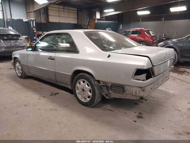 1994 Mercedes-benz E 320 მანქანა იყიდება აუქციონზე, vin: WDBEA52E1RC014928, აუქციონის ნომერი: 44287147