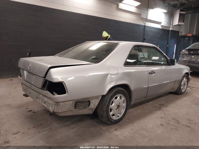 1994 Mercedes-benz E 320 მანქანა იყიდება აუქციონზე, vin: WDBEA52E1RC014928, აუქციონის ნომერი: 44287147