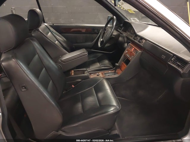 1994 Mercedes-benz E 320 მანქანა იყიდება აუქციონზე, vin: WDBEA52E1RC014928, აუქციონის ნომერი: 44287147