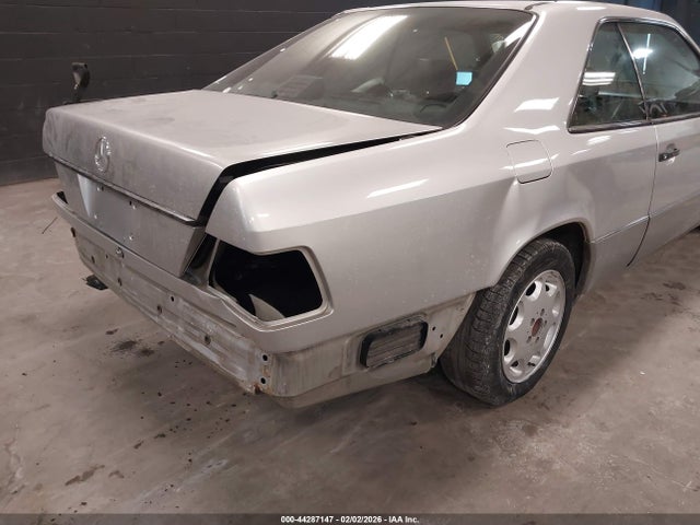 1994 Mercedes-benz E 320 მანქანა იყიდება აუქციონზე, vin: WDBEA52E1RC014928, აუქციონის ნომერი: 44287147