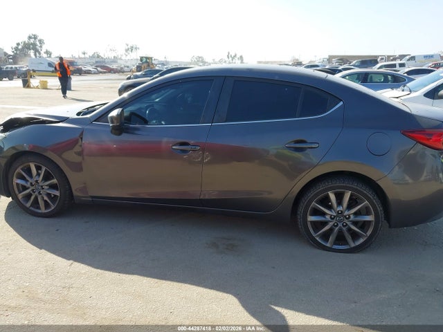 3MZBN1V3XJM242826 Mazda Mazda3 Touring