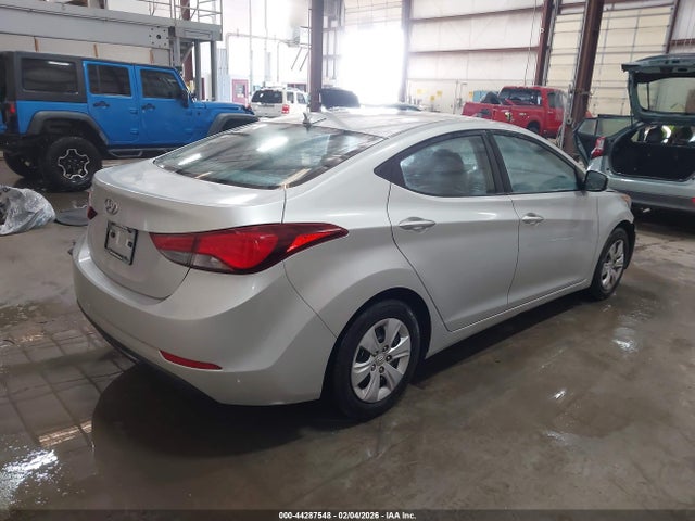 5NPDH4AE0GH758431 Hyundai ELANTRA SE