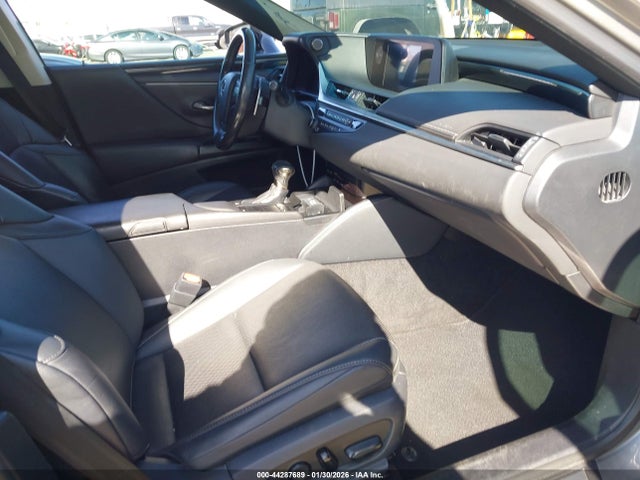 58AB21B18KU002920 Lexus ES 300H