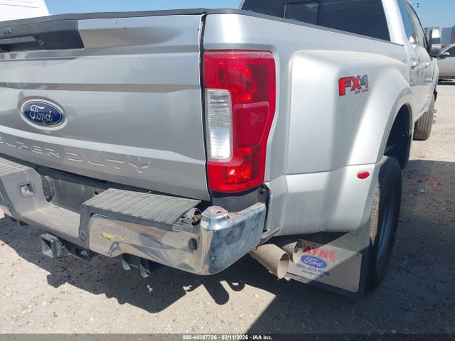 1FT8W3DT0KEE11850 Ford F-350 Lariat