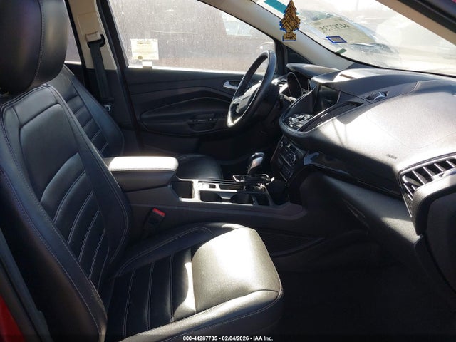 1FMCU0J99JUA63571 Ford Escape Titanium