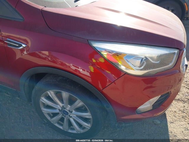 1FMCU0J99JUA63571 Ford Escape Titanium