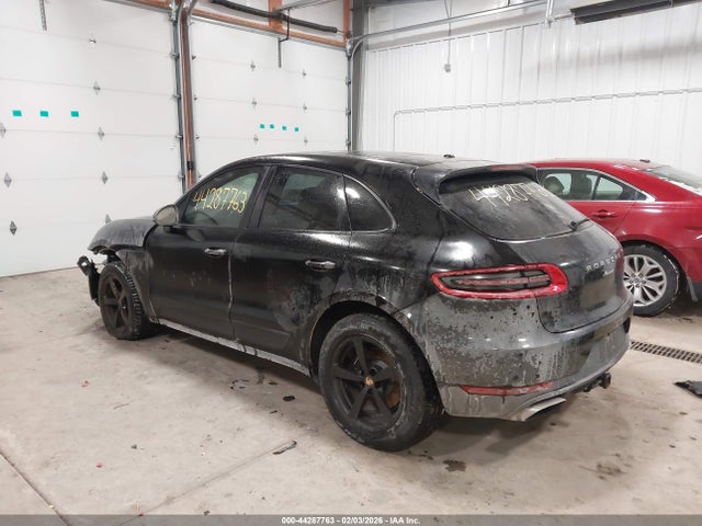 2017 PORSCHE MACAN WP1AA2A57HLB08096 Photo 2
