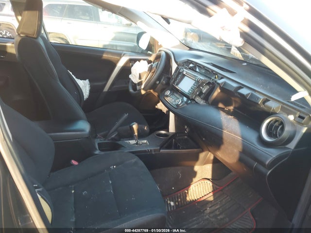 2T3WFREV1FW226599 Toyota Rav4 Xle