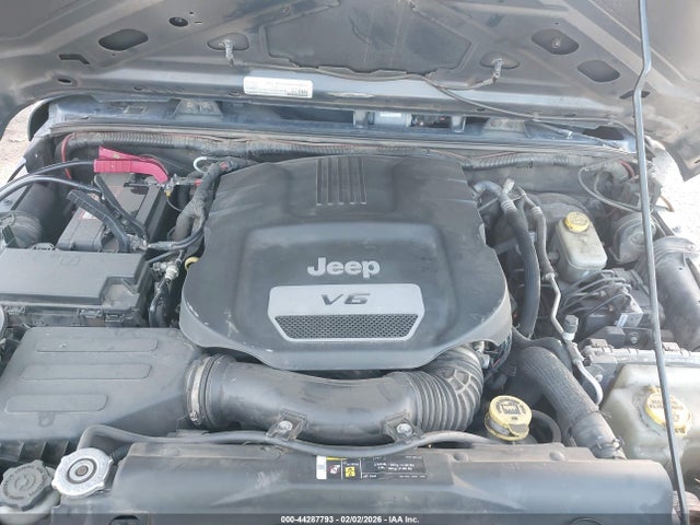 1C4BJWDG5HL529809 Jeep Wrangler Unlimited Sport 4x4