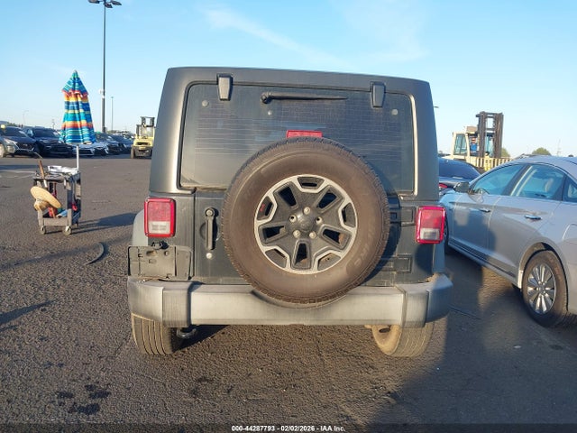 1C4BJWDG5HL529809 Jeep Wrangler Unlimited Sport 4x4