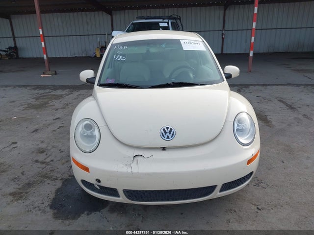 44287891 :رقم المزاد ، 3VWPG3AG4AM033988 vin ، 2010 Volkswagen New Beetle 2.5l مزاد بيع