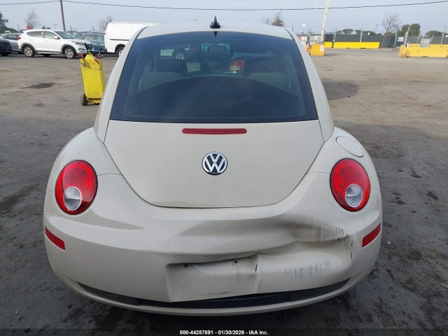 44287891 :رقم المزاد ، 3VWPG3AG4AM033988 vin ، 2010 Volkswagen New Beetle 2.5l مزاد بيع