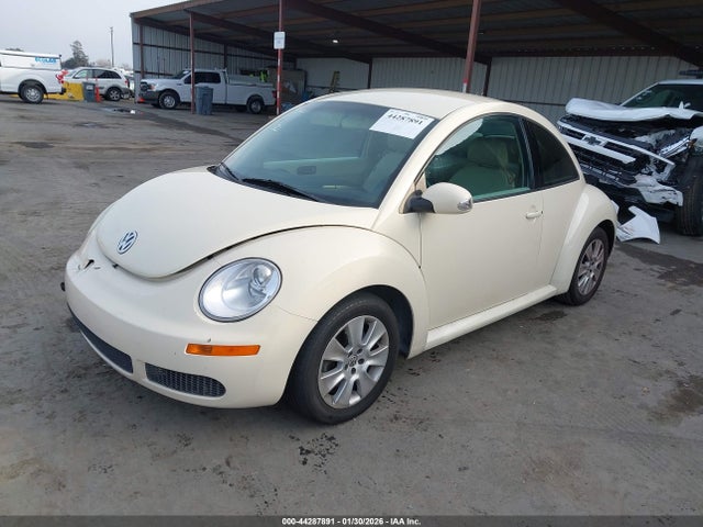 44287891 :رقم المزاد ، 3VWPG3AG4AM033988 vin ، 2010 Volkswagen New Beetle 2.5l مزاد بيع