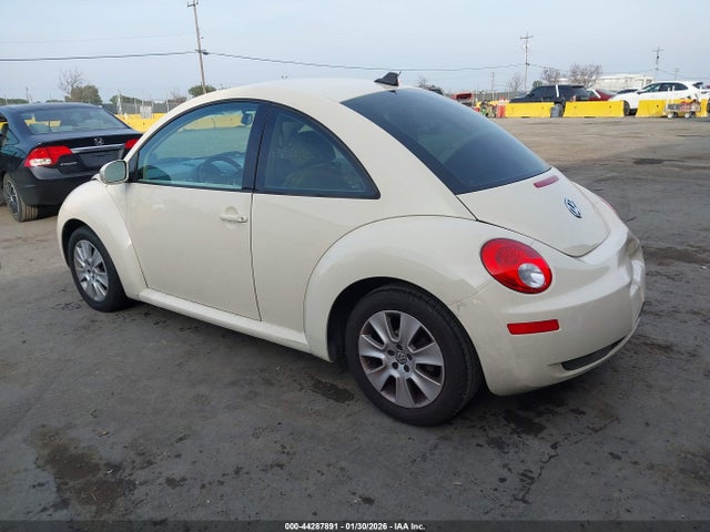 44287891 :رقم المزاد ، 3VWPG3AG4AM033988 vin ، 2010 Volkswagen New Beetle 2.5l مزاد بيع