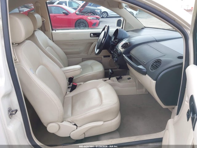 44287891 :رقم المزاد ، 3VWPG3AG4AM033988 vin ، 2010 Volkswagen New Beetle 2.5l مزاد بيع