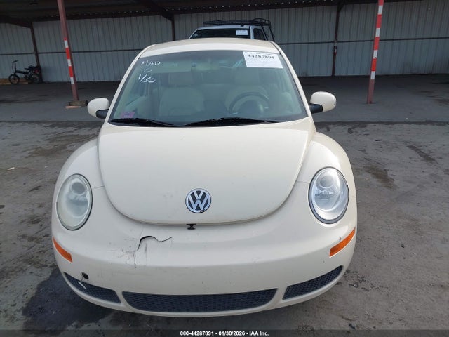 44287891 :رقم المزاد ، 3VWPG3AG4AM033988 vin ، 2010 Volkswagen New Beetle 2.5l مزاد بيع