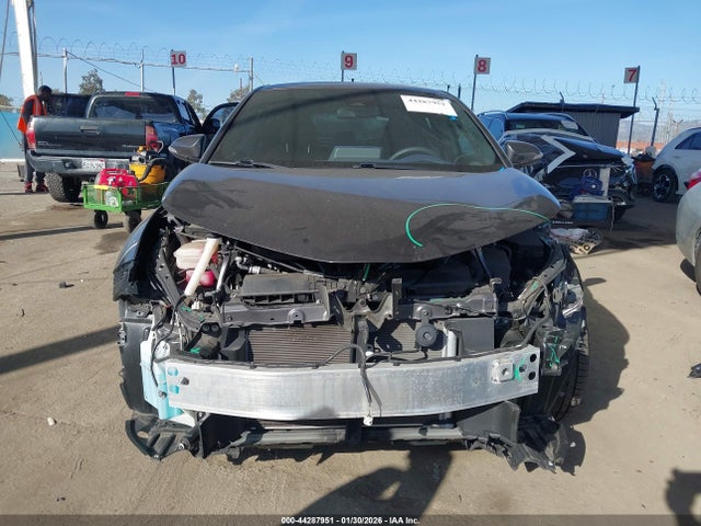 JTNKHMBX5M1115062 Toyota C-HR XLE