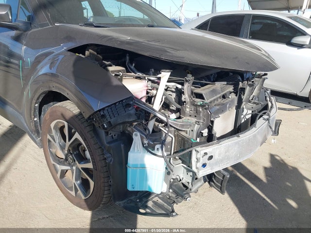 JTNKHMBX5M1115062 Toyota C-HR XLE