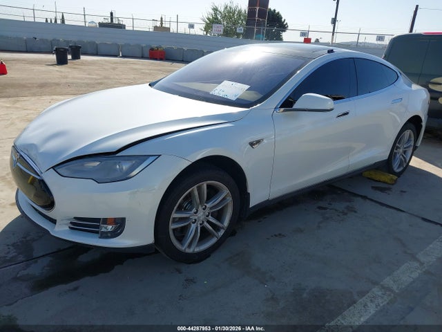 2013 TESLA MODEL S 5YJSA1CN5DFP08187 Photo 1
