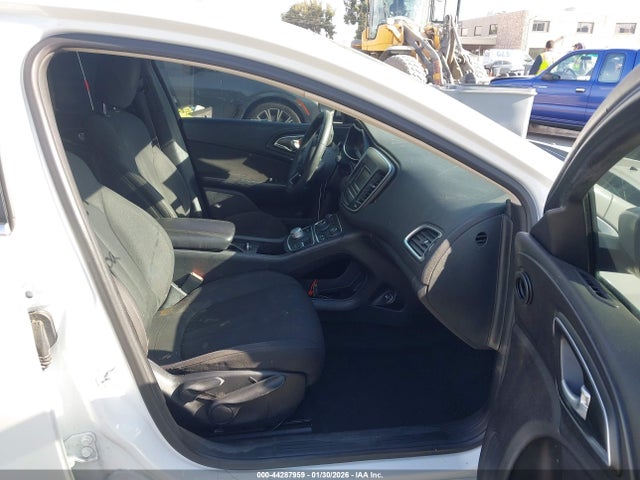 Aukcja sprzedaży 2015 Chrysler 200 Limited, vin: 1C3CCCAB0FN667401, numer aukcji: 44287959