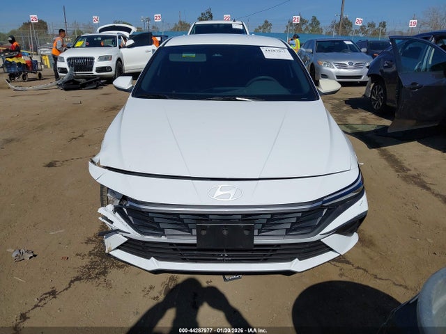 KMHLL4DGXSU871935 Hyundai ELANTRA SE