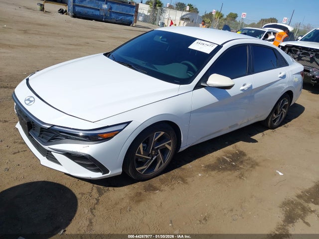 KMHLL4DGXSU871935 Hyundai ELANTRA SE