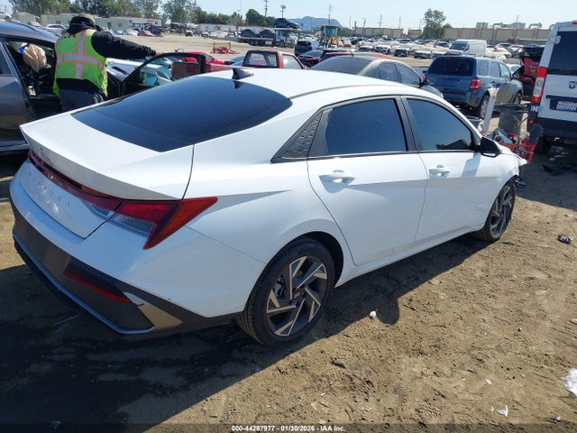 KMHLL4DGXSU871935 Hyundai ELANTRA SE
