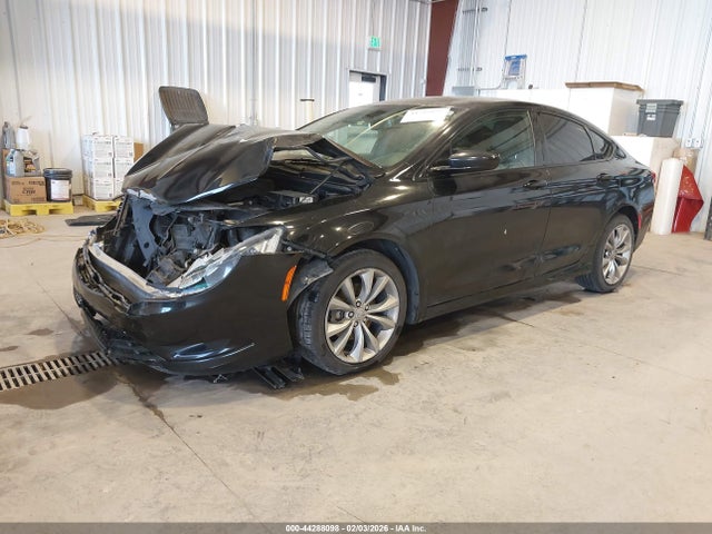 Chrysler 200 S 2015 1C3CCCBB4FN681817 Image 2