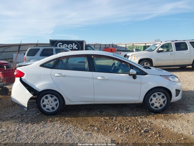 44288104 :رقم المزاد ، 3FADP4BJ0DM123123 vin ، 2013 Ford Fiesta Se مزاد بيع
