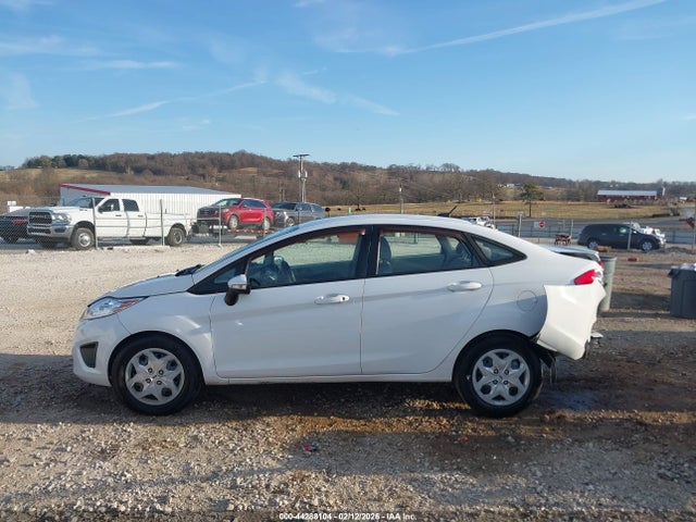 44288104 :رقم المزاد ، 3FADP4BJ0DM123123 vin ، 2013 Ford Fiesta Se مزاد بيع
