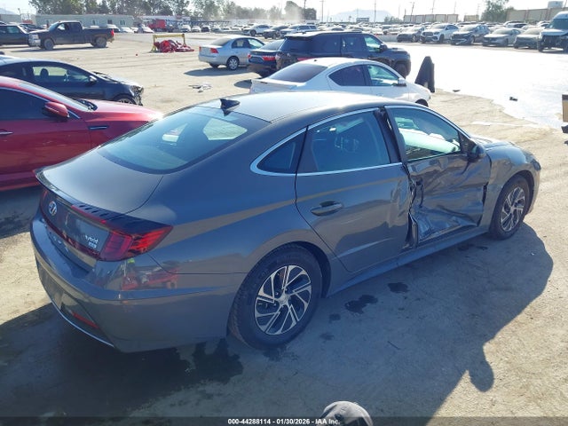 KMHL24JJ2MA033387 Hyundai Sonata Blue