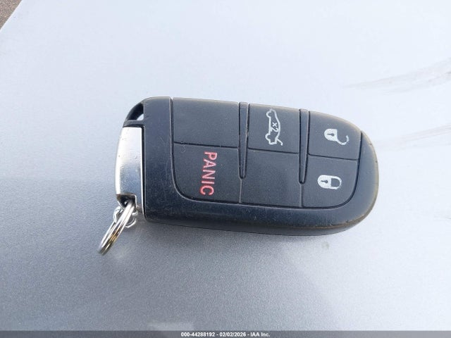 Продажа на аукционе авто 2015 Chrysler 200 Limited, vin: 1C3CCCAB9FN615197, номер лота: 44288192