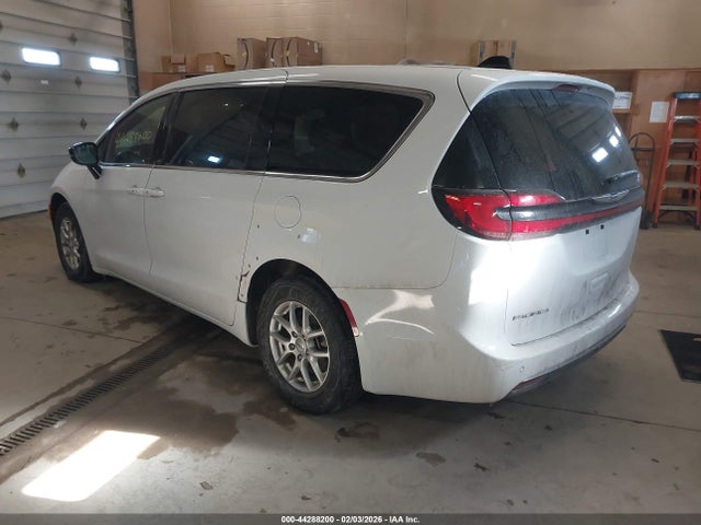 2025 CHRYSLER PACIFICA 2C4RC1BG4SR562166 Photo 2
