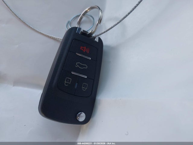 4T1C11AK8MU568233 Toyota CAMRY LE