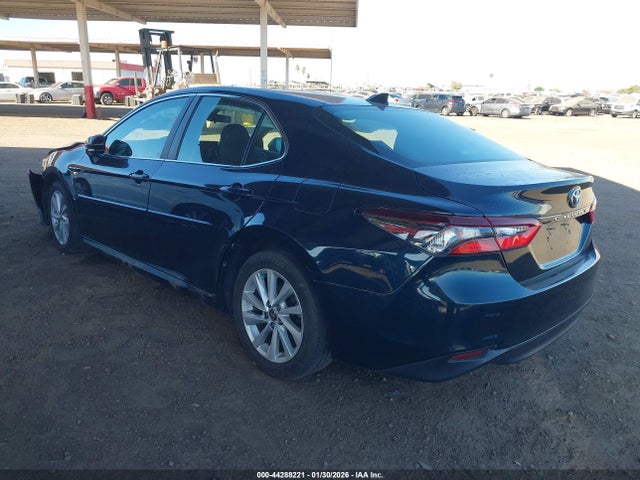 4T1C11AK8MU568233 Toyota CAMRY LE
