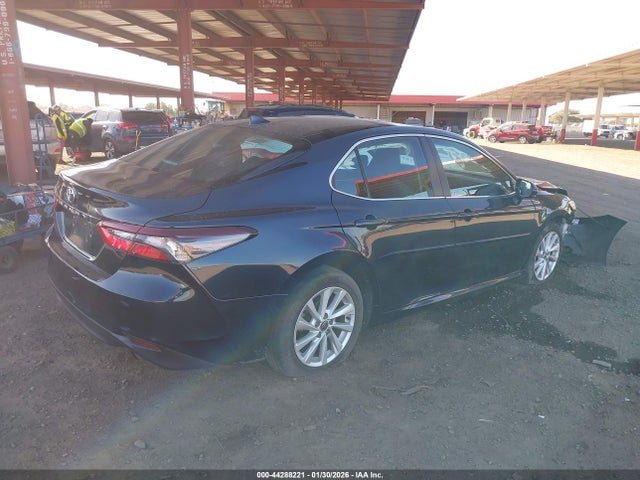 4T1C11AK8MU568233 Toyota CAMRY LE