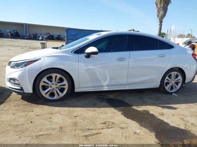 1G1BF5SM2J7206748 Chevrolet Cruze Premier Auto