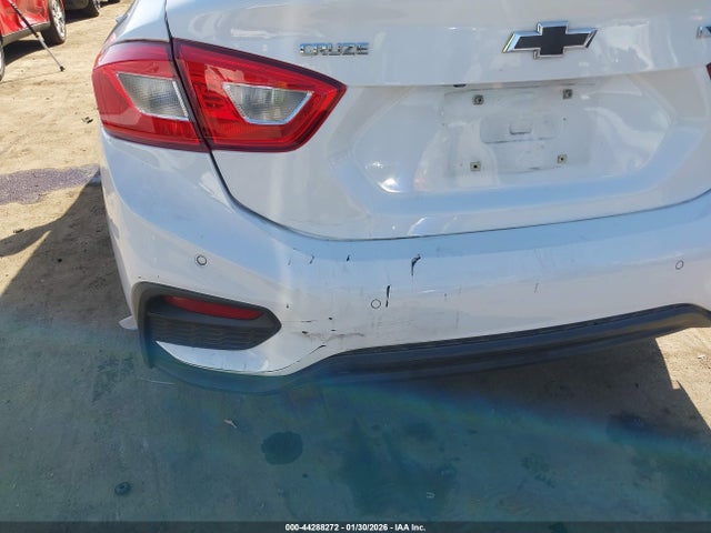 1G1BF5SM2J7206748 Chevrolet Cruze Premier Auto