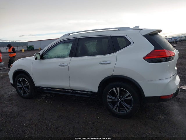 JN8AT2MV9HW278826 Nissan Rogue Sl