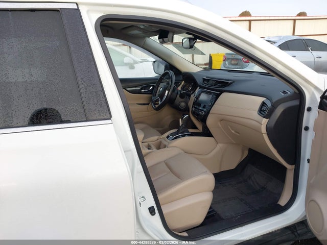 JN8AT2MV9HW278826 Nissan Rogue Sl