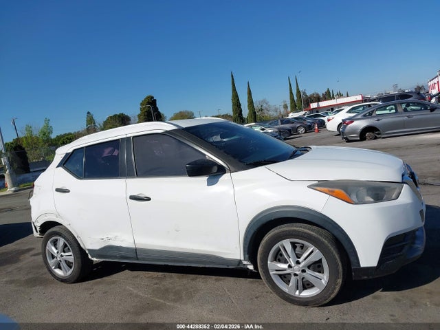 Продажа на аукционе авто 2018 Nissan Kicks S, vin: 3N1CP5CU0JL525779, номер лота: 44288352