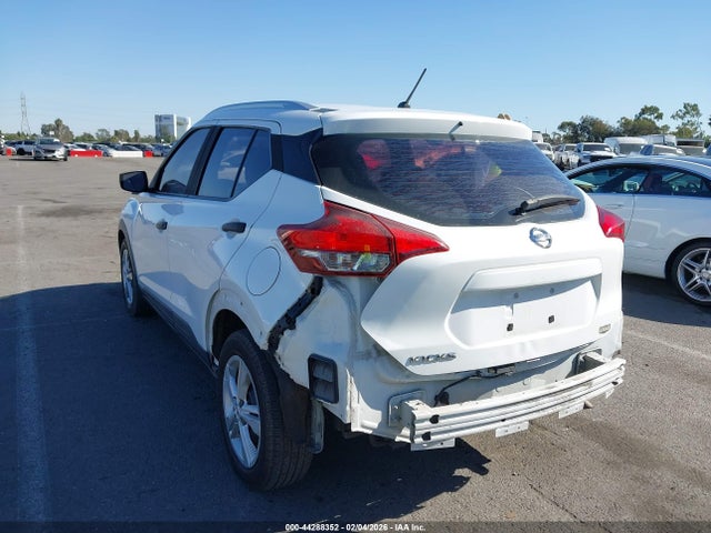 Продажа на аукционе авто 2018 Nissan Kicks S, vin: 3N1CP5CU0JL525779, номер лота: 44288352