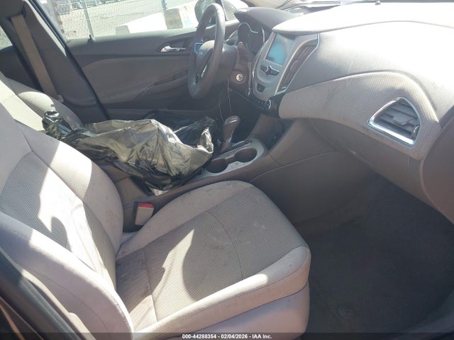 1G1BC5SM5H7181136 Chevrolet Cruze Ls Auto