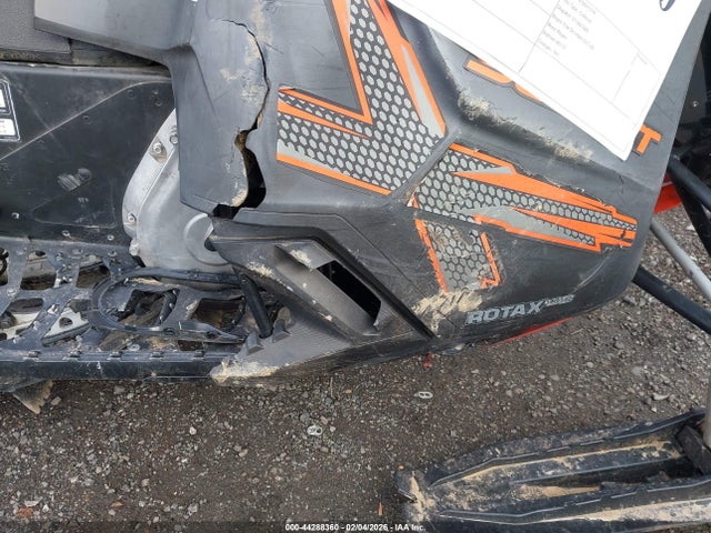 Ski-Doo Summit X 2015 2BPSTDFC6FV001359 Image 13