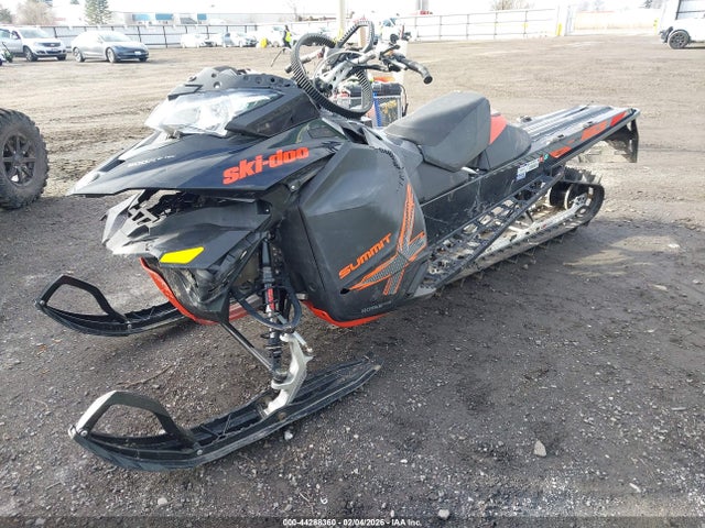 Ski-Doo Summit X 2015 2BPSTDFC6FV001359 Image 2