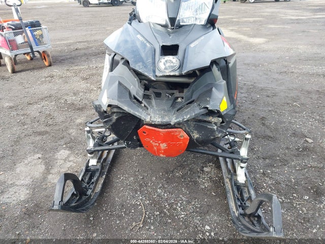 Ski-Doo Summit X 2015 2BPSTDFC6FV001359 Image 6